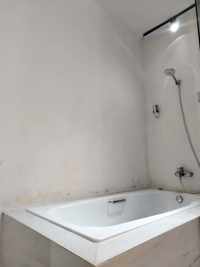 KAMAR MANDI - OMAHATI BRAWA