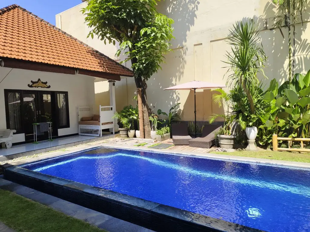 KOLAM RENANG - OMAHATI CANGGU