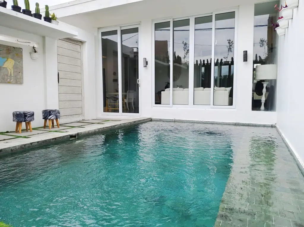 KOLAM RENANG - OMAHATI BRAWA